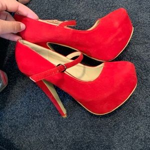 Red Pumps